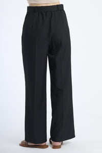 Pantaloni eleganti neri, cintura integrata, stile eterno e sicuro.