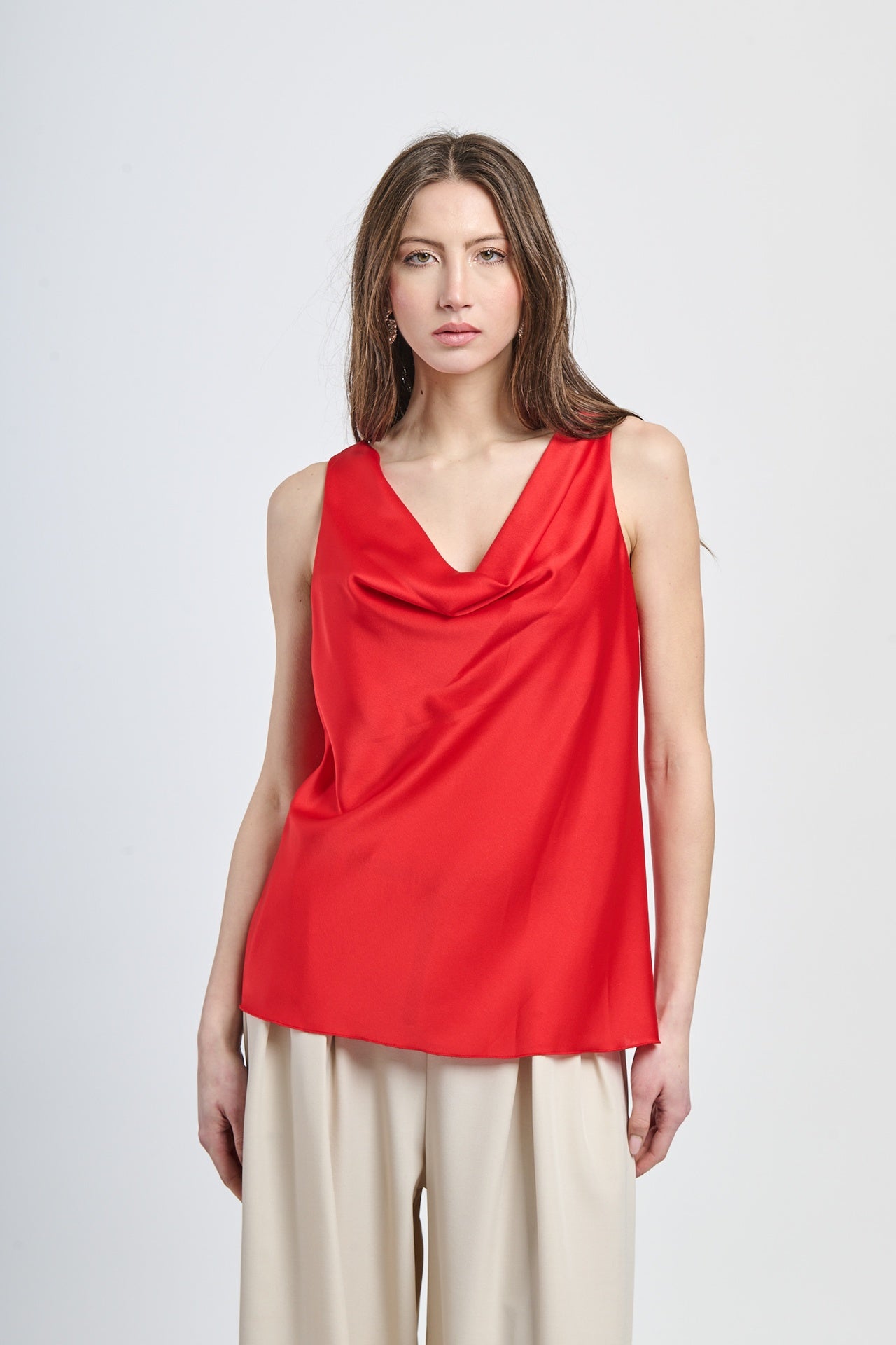 Canotta rossa elegante per look glamour