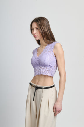 Canotta elegante lilla, silhouette slim con dettagli artigianali