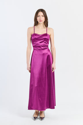 Abito da cerimonia ciliegio in raso, con spalline sottili e scollatura a V, ideale per occasioni romantiche e glamour