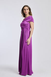 Abito ciliegio lungo, design a spalline scollate, fascia in vita e apertura laterale, ideale per eventi estivi.