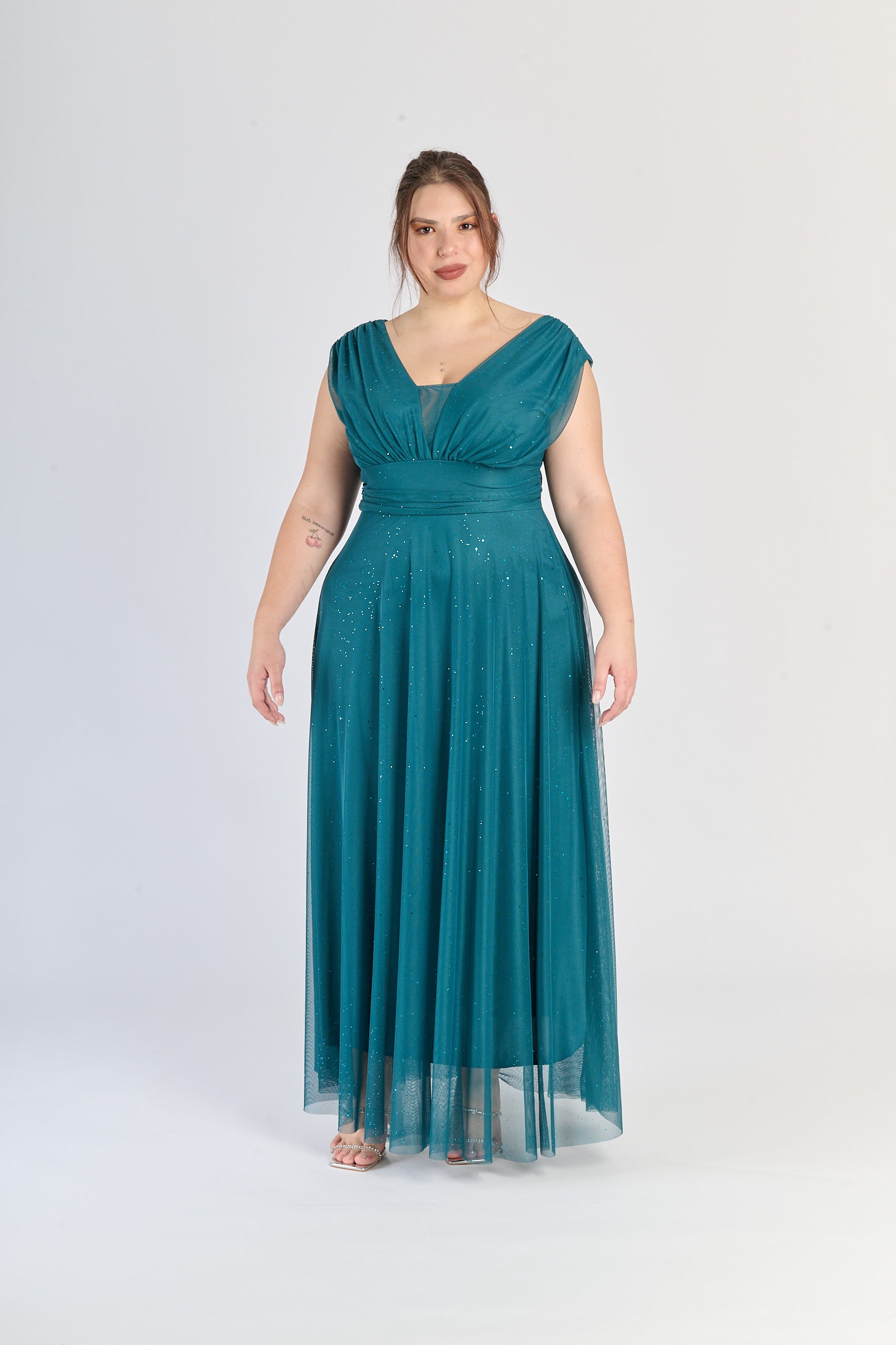 Vestito ottanio a V - neck, tessuto brillante, perfetto per eventi all’aperto autunnali.