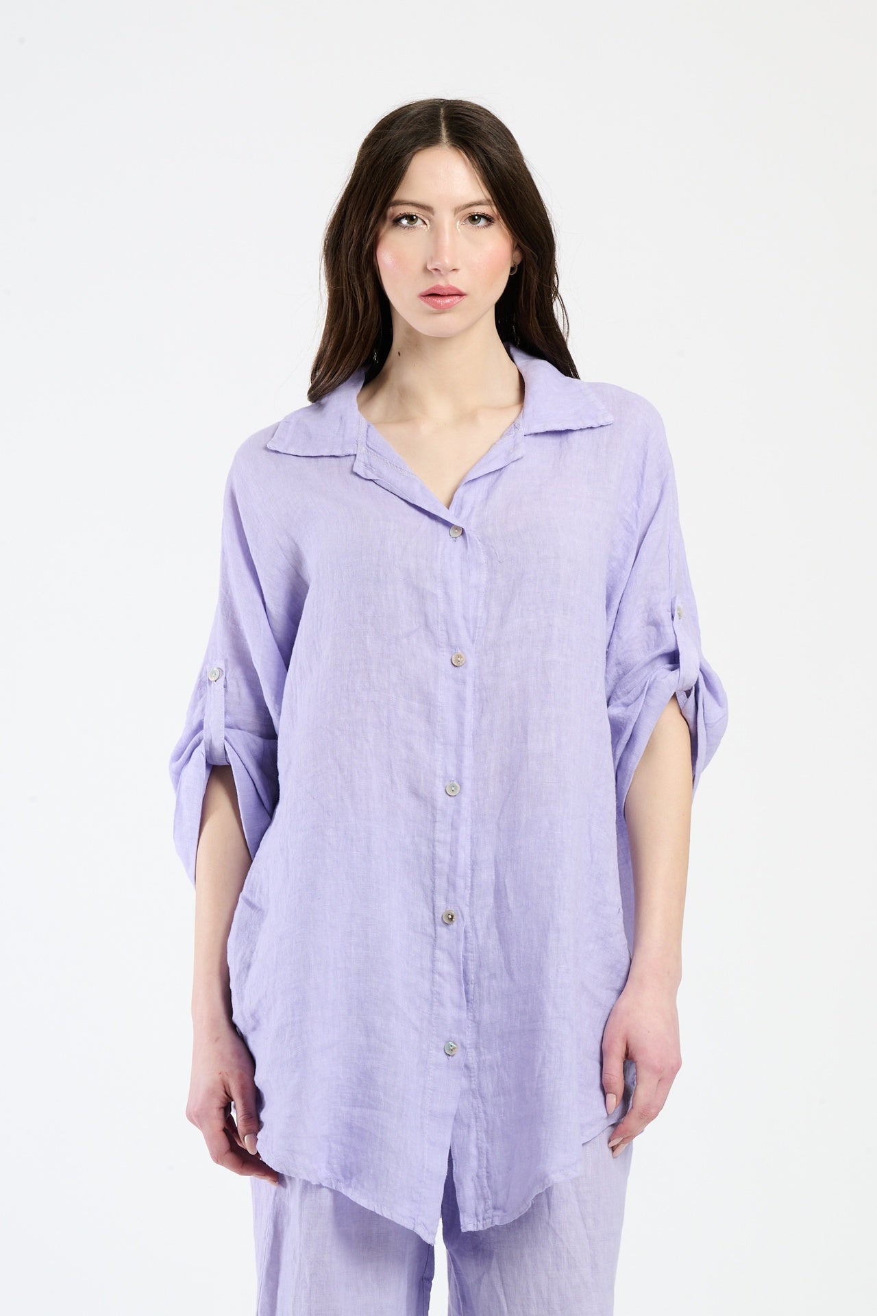 Camicia larga color lilla, perfetta per uno look romantico e unico