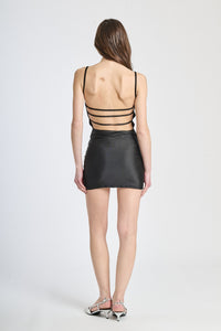 Abito nero conspalline sottili e design senza tempo