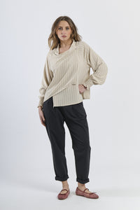 Maglia beige comoda conspalline ampie e taglio rilassato