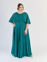 Modello di abito plus size Verde.S in chiffon con silhouette avvolgente