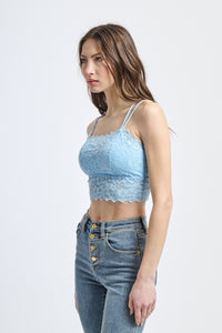 Canotta elegante azzurro, tessuto traslucido con motivi floreali