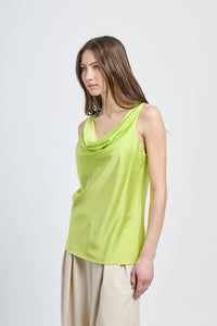 Canotta verde mela in tessuto chiaro