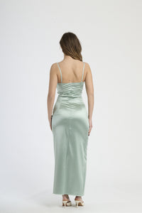 Abito elegante salvia, taglio dritto con drappeggio e scollatura a fascia