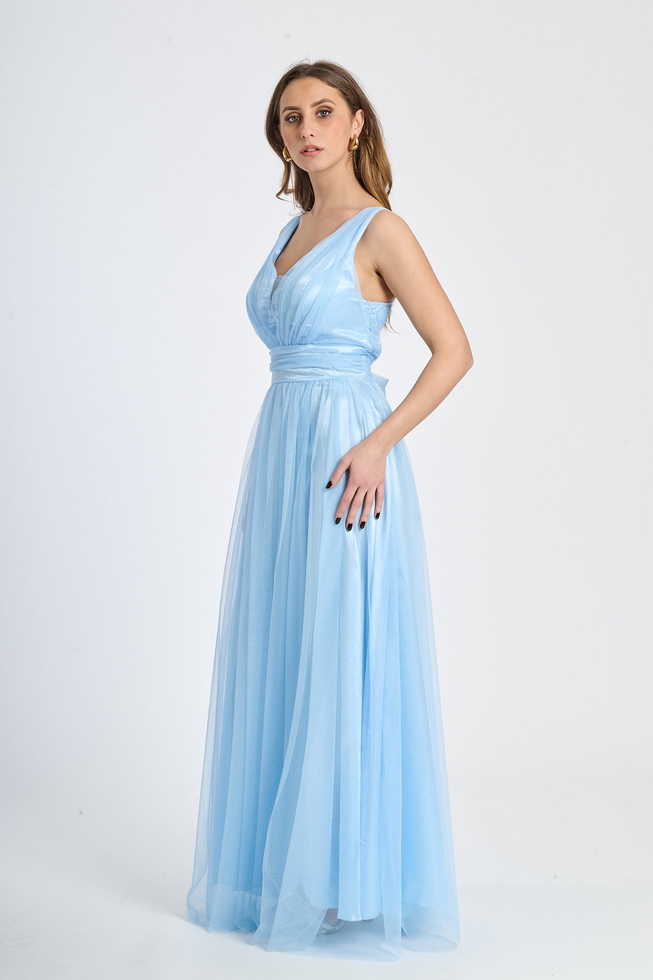 Abito da cerimonia azzurro in tulle, ideale per il bridal party