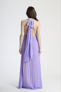 Abito elegante lilla con apertura dorsale e falda ampia fluida