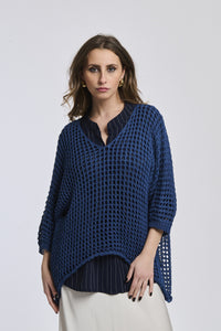 Maglione blu navy a maglia densa con colletto e maniche dritte