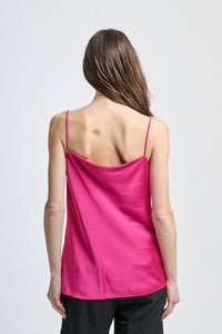 Canotta fuxia minimalista conimpatto visivo forte