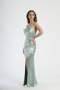 Vestito formale salvia, tessuto liscio con dettagli stilizzati e apertura