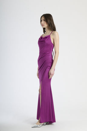 Abito da cerimonia ciliegio, ideale per un look dolce ed estivo.