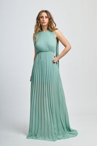 Abito elegante salvia con apertura dorsale e falda ampia soffice