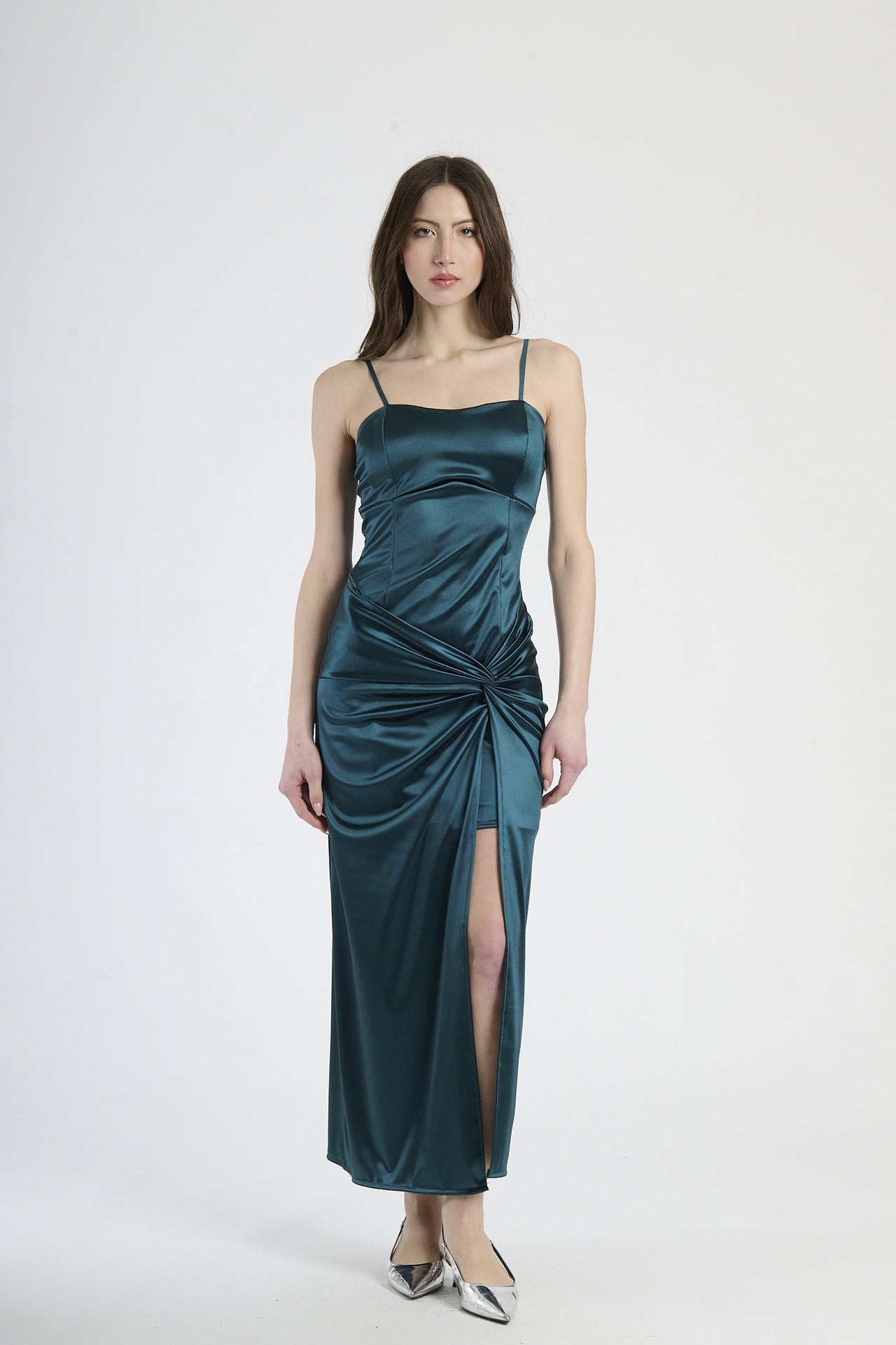 Abito da sera verde.S, modello senza spalline con colletto a fascia e spacco