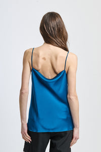 Canotta ottanio minimalista conluce riflessa