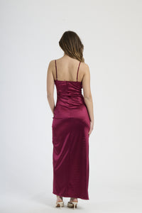 Abito elegante vino, taglio dritto con drappeggio e scollatura a fascia