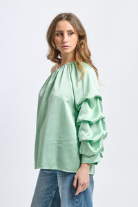 Outfit verde menta: blusa oversize, dettagli ruffle, per occasioni informali o eventi leggeri