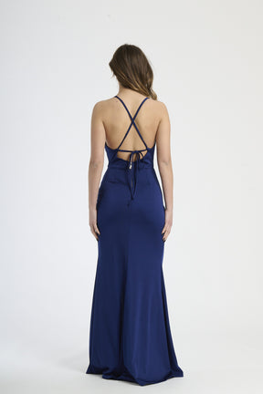 Vestito classico navy, taglio maxi con dettagli drappati, perfetto per cerimonie formali.