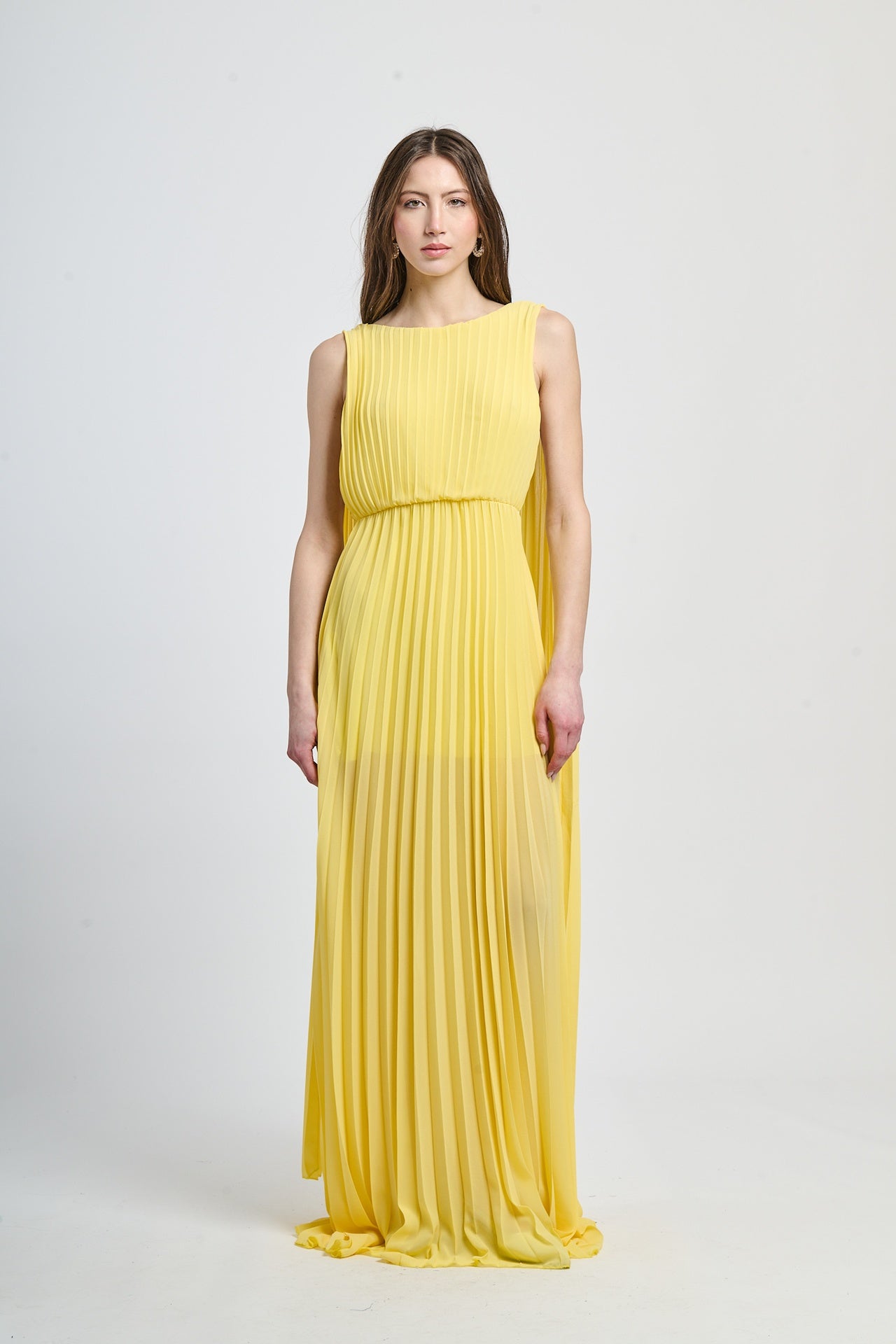 Abito elegante giallo con apertura dorsale e falda ampia soffice