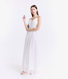 Abito elegante bianco con falda ampia fluida, perfetto per matrimoni