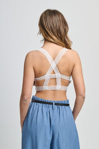 Canotta bianca in uncinetto,stile minimalista e cropped