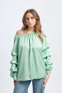 Blusa verde menta a spalla nuda, maniche ruffle, taglio oversize, stile rinfrescante