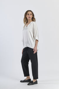 Tunica bianca oversize con collo a V e maniche corte