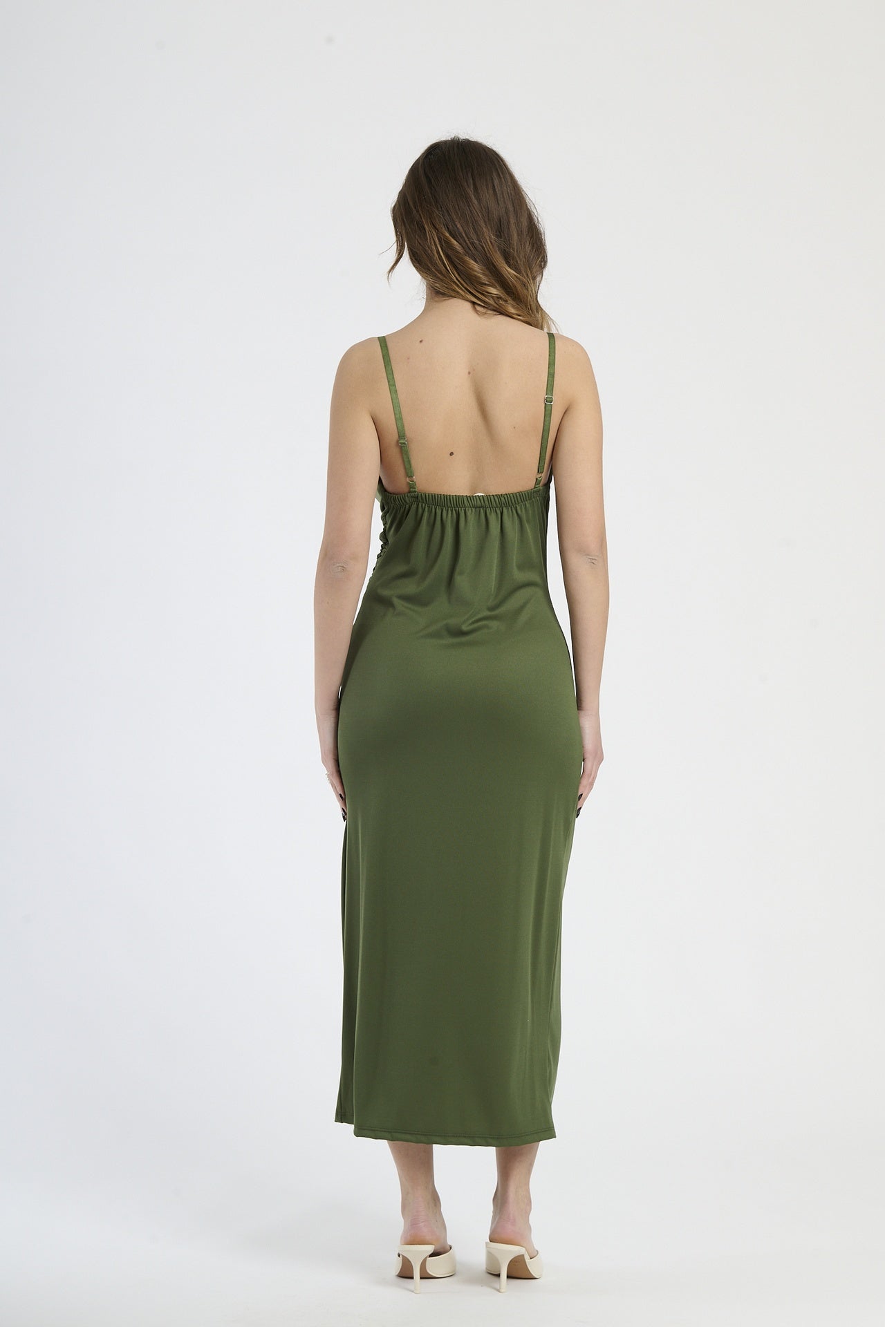 Vestito militare in tessuto opaco, design con ruches e spalanca, trendy per occasioni esclusive.