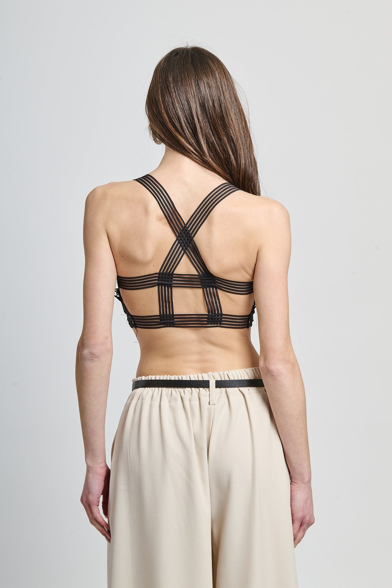 Canotta nera in uncinetto,stile sofisticato e cropped