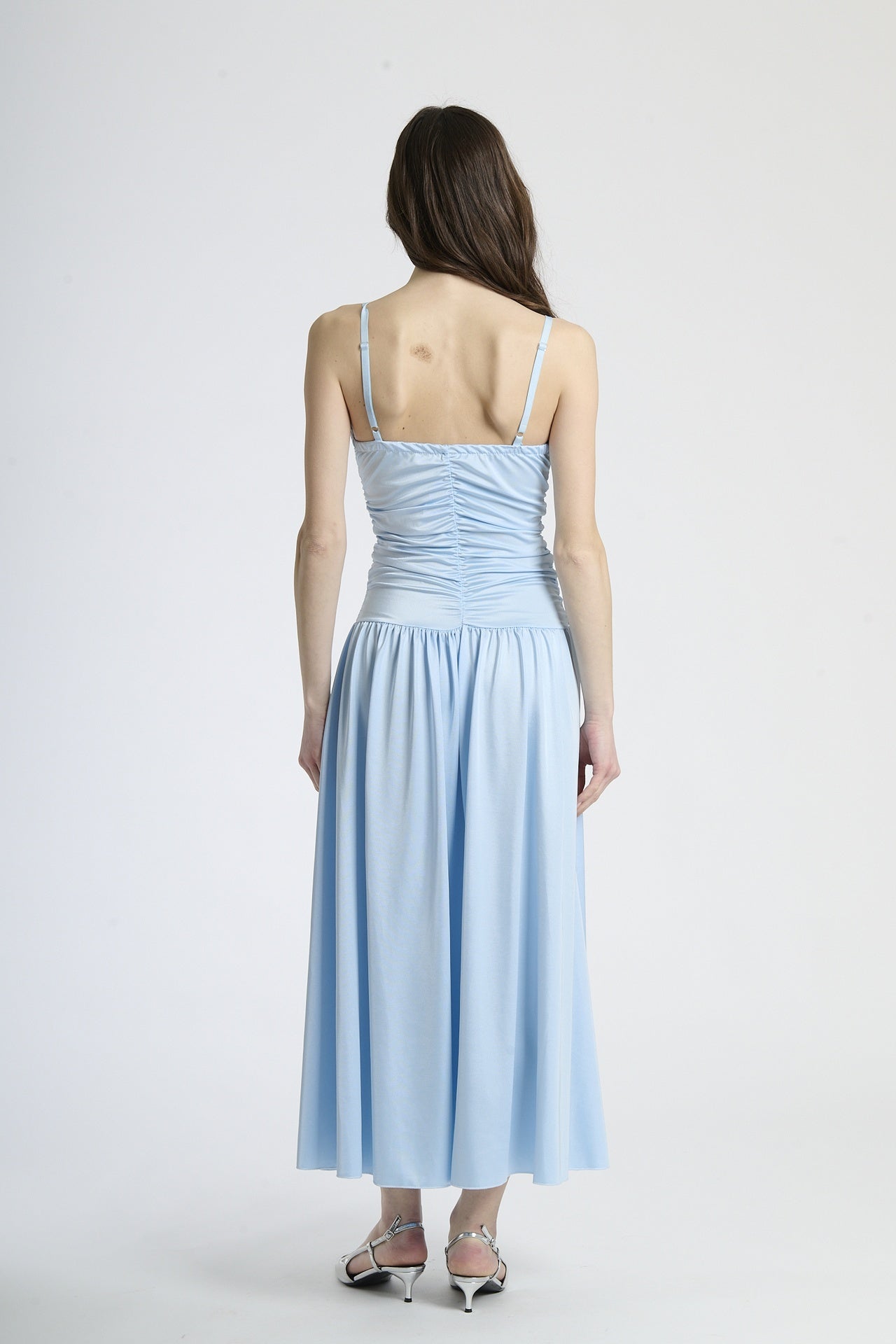 Abito da cerimonia azzurro, perfetto per look raffinati ed estivi.