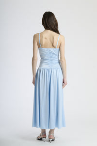 Abito da cerimonia azzurro, perfetto per look raffinati ed estivi.