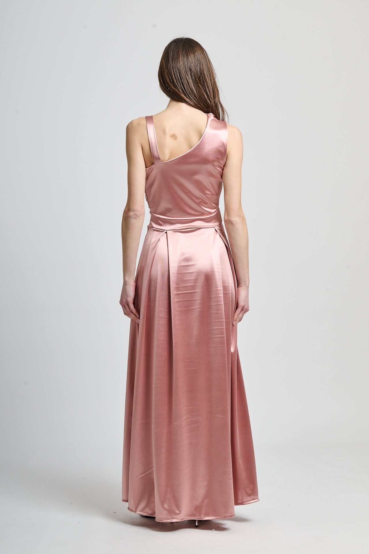 Abito formale rosa antico in raso, perfetto per occasioni romantiche