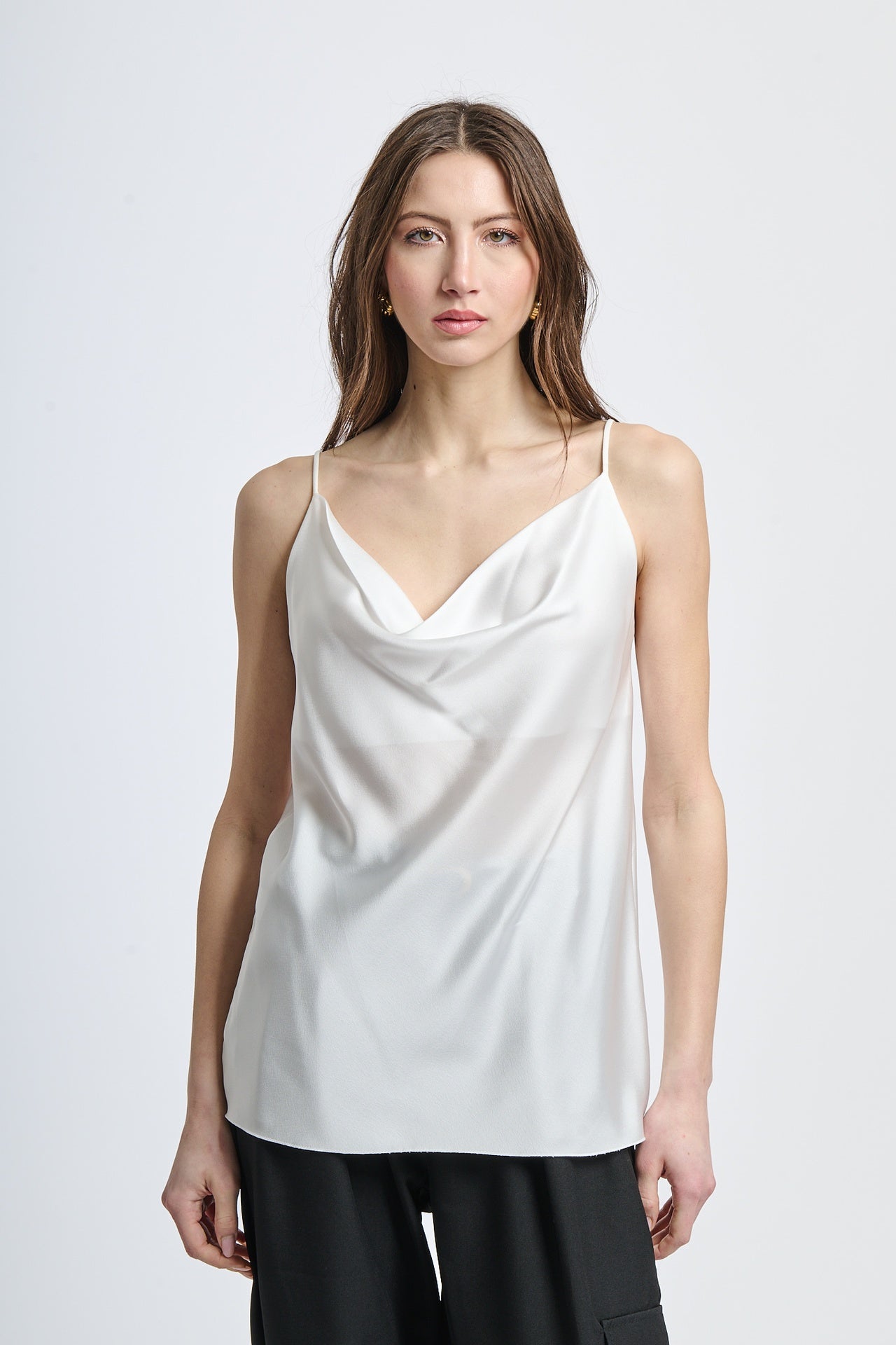 Canotta bianca in seta concollo drappé raffinato