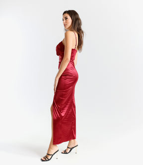 Abito da sera bordo con spalline a fascia e fessura laterale elegante