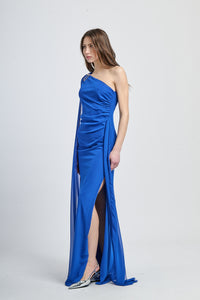 Abito elegante bluette, drappato, spalla unica, ideale per cerimonie o feste.
