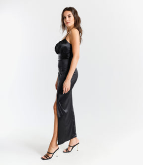 Abito da sera nero con spalline a fascia e fessura laterale sexy