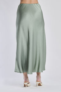 Gonna militare fluida di raso, modello dritto e deciso