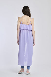 Top in lilla con una texture soffiata e leggera, che dona un senso di giovinezza e di vitalità.