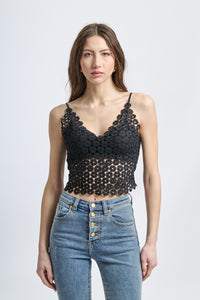 Canotta nera in tessuto uncinetto, taglio corto con scollatura a V, perfetta per serate notturne.