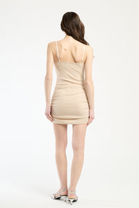 Abito beige bodycon, ideale per occasioni eleganti e formali.