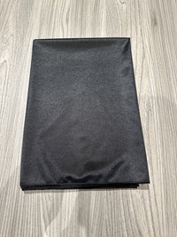 Titolo: Sciarpa "Lunara" – Eleganza satinata in tinta unita (solo lo scialle, non incluso l'abito)