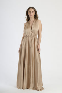 Abito lungo color oro con coulisse alla vita e scollatura a imbuto