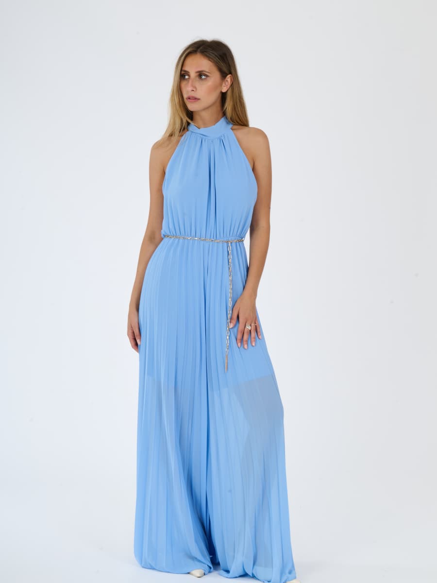 Tuta “Celestea” – Jumpsuit Plissé con Girocollo e Cintura a Catena