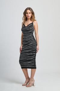 Vestito elegante con finishings in paillettes, colletto a V e silhouette aderente