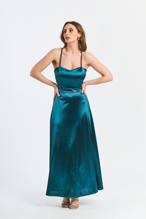 Abito da cerimonia verde.S in raso, con spalline sottili e scollatura a V, ideale per occasioni eleganti e rinfrescanti