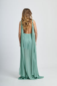 Abito formale salvia in tessuto leggero, ideale per occasioni sobrie