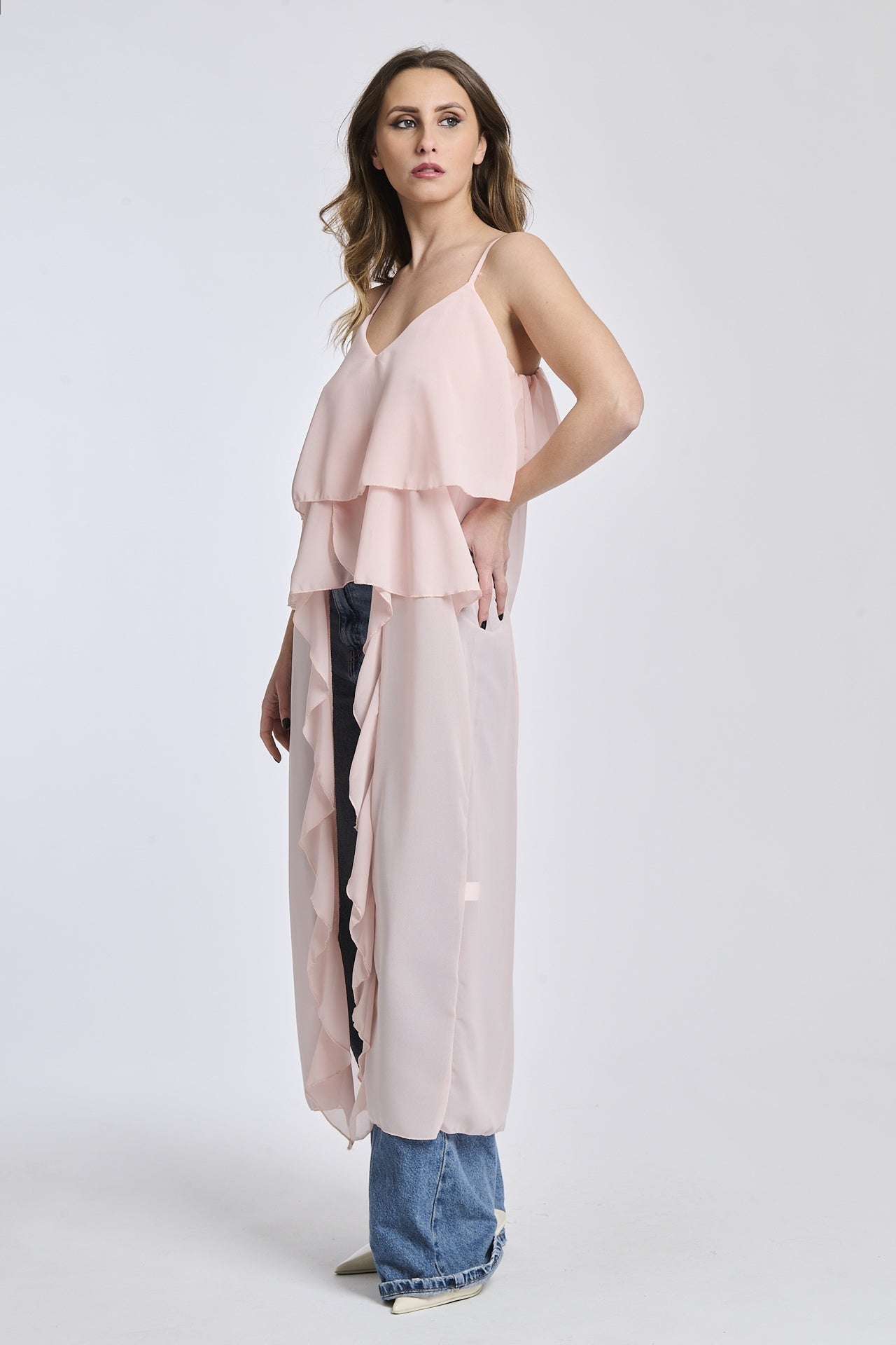 Top in rosa con una texture soffiata e leggera, che dona un senso di giovinezza e di vitalità.